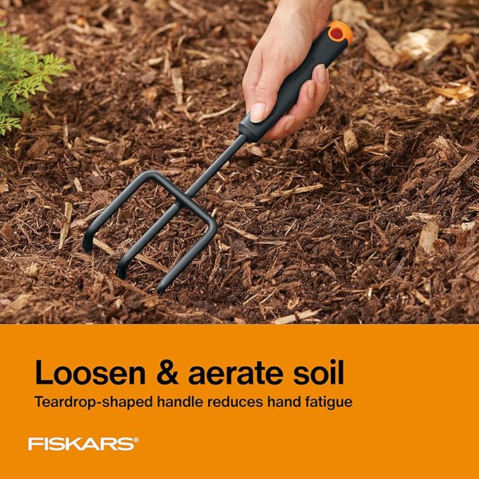 Fiskars 3-Piece Garden Tool Set - Trowel, Transplanter, Cultivator, Rust-Resistant Steel Heads, Ergonomic Handles for Planting, Digging, and Aerating Soil